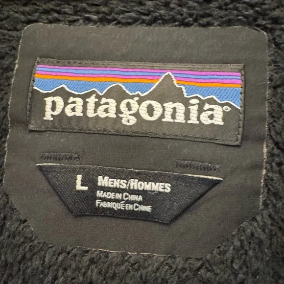 Patagonia Black Performance Jacket with Hood and Lightweight Design - Picture 2 of 13